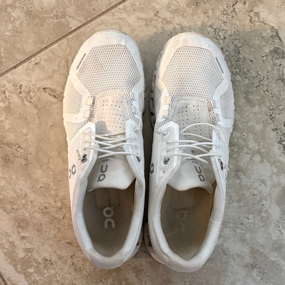 OnCloud Sneakers - Picture 5 of 6